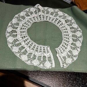 LACE COLLAR, HANDMADE, WHITE, FULL COLLAR COVERS FRONT AND BACK OF NECK, ONE SIZ
